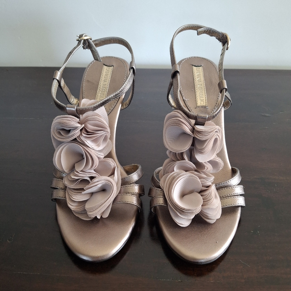 BANANA REPUBLIC "Kriste" Strappy Chiffon Ruffle Heel Sandals - Pewter - Size 8.5